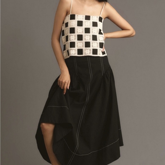 Black and Cream Crochet Square Pattern Top, sz M, adjustable straps, perfect - Picture 2 of 9